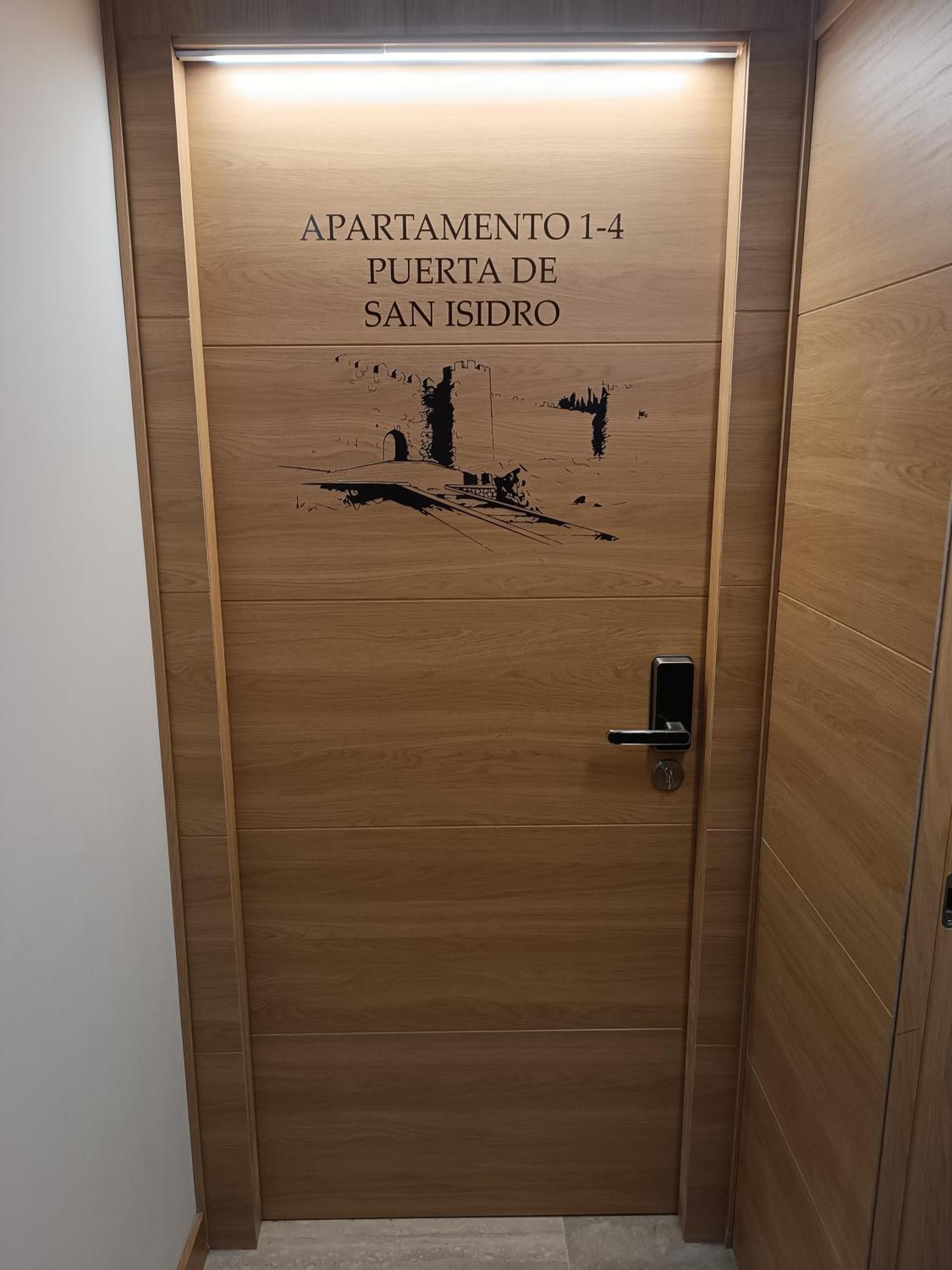 Apartamentos Turisticos Avila Puerta De San Isidro 1-4 Exterior photo