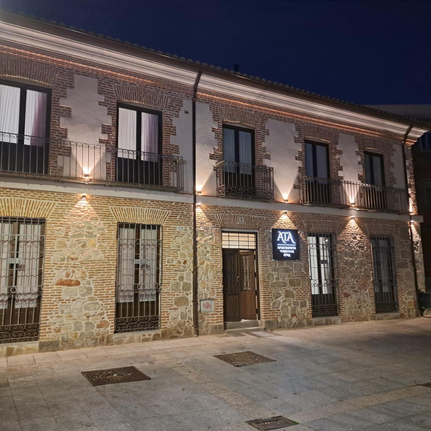 Apartamentos Turisticos Avila Puerta De San Isidro 1-4 Exterior photo